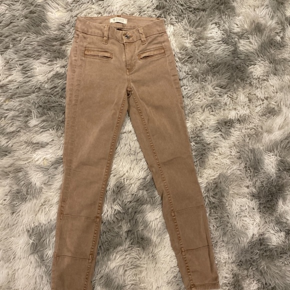 Like new Guess Tan capri Jeans with zipper details - Picture 2 of 4